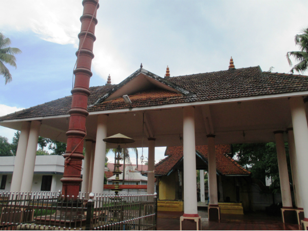 സമുദ്രത്തില് ഒഴുകി നടന്ന വിഗ്രഹം