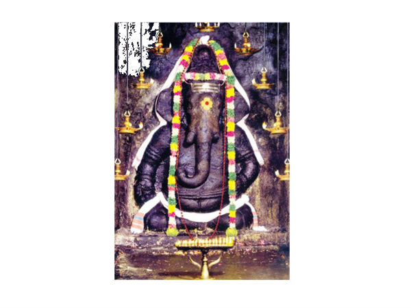 ശിലയില് കൊത്തിയ ഗുഹാക്ഷേത്രം ശിലയില് കൊത്തിയ ഗുഹാക്ഷേത്രം