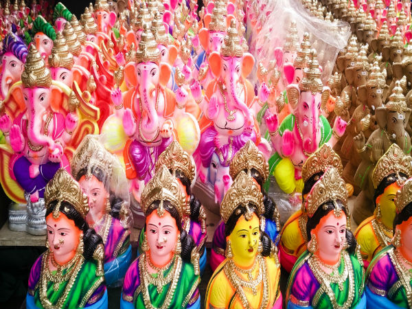 ശിലയില് കൊത്തിയ ഗുഹാക്ഷേത്രം ശിലയില് കൊത്തിയ ഗുഹാക്ഷേത്രം