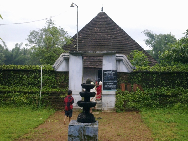 മനുഷ്യസ്പര്ശമേല്ക്കാത്ത ശിവലിംഗം