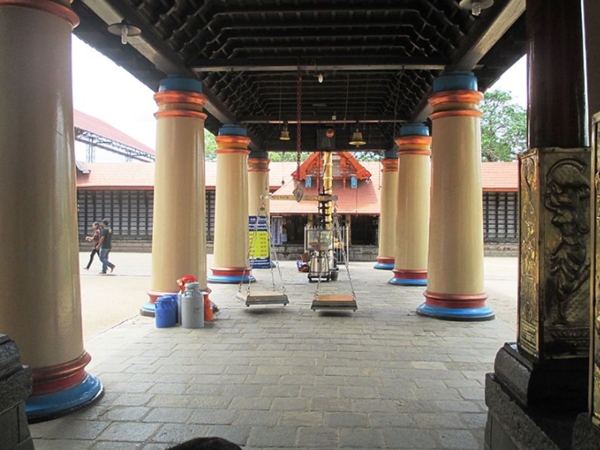 ആയിരത്തിഒന്നുകുടം ജലധാര