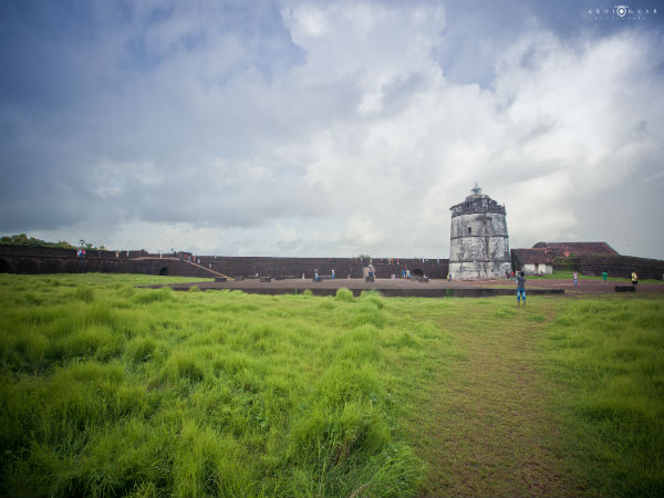 കോട്ടകള് കാണാം