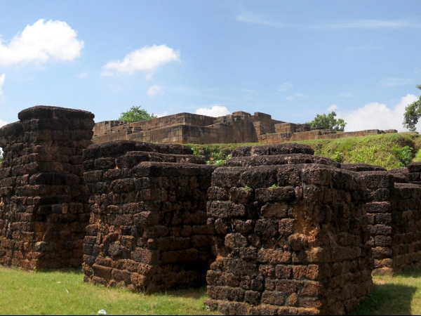 ഒന്പത് നിലയുള്ള അത്ഭുതം