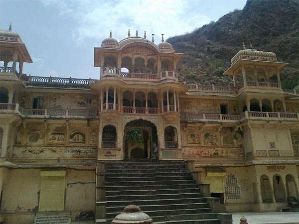 Guide to Galtaji temple at Jaipur Guide to Galtaji temple at Jaipur