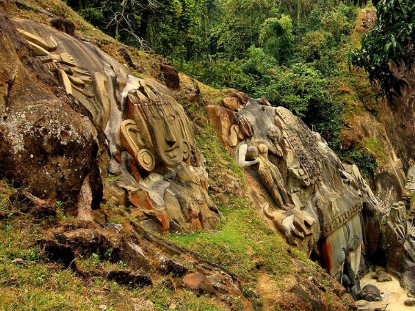 ഉനകോട്ടി എന്നാല്