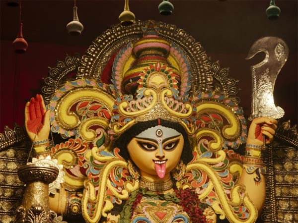 ദീപങ്ങളില് കുളിച്ച ഗംഗ കാണാന് വാരണാസി