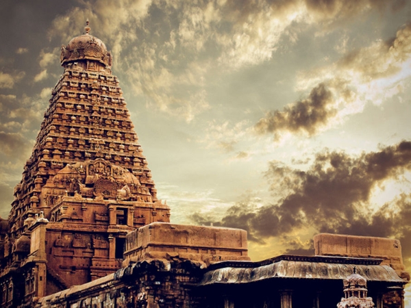 രണ്ടു ഗോപുരങ്ങള്