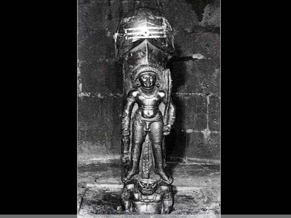 രൂപങ്ങള് കൊത്തിയ ശിവലിംഗം