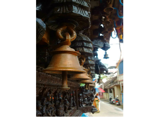 അലങ്കരിച്ച് തേരുകള്