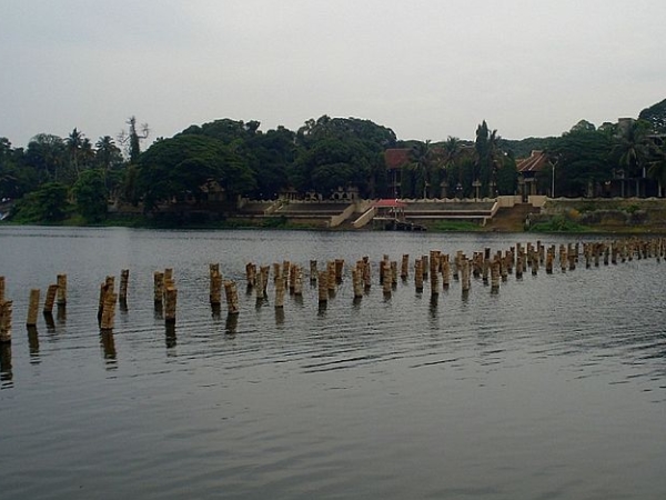 ആലുവ എന്ന പേരിനു പിന്നില്