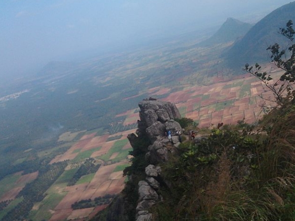 അടുക്കിവെച്ച പാറകള്