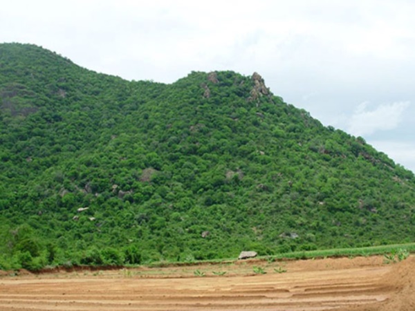 മലകളാല് പൊതിഞ്ഞ മല