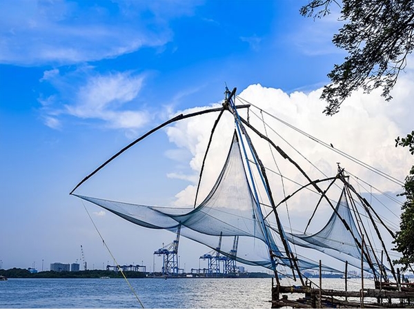 വല്ലാര്പാടം കണ്ടെയ്നര് ടെര്മിനല് റോഡ്