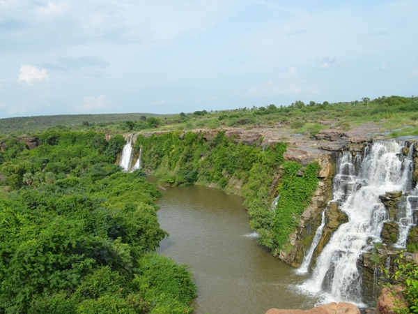 എത്തിപൊത്താല വെള്ളച്ചാട്ടം