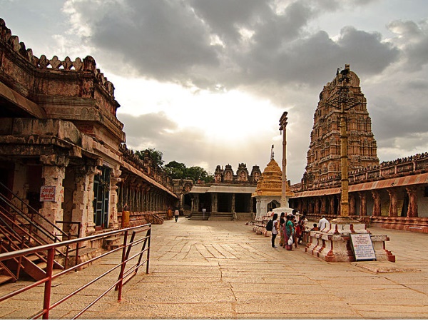 തുംഗഭദ്ര ഒഴുകിയെത്തും ക്ഷേത്രം