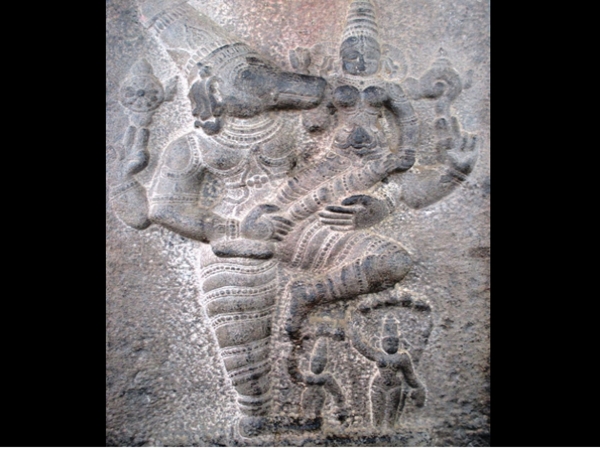 കൊത്തുപണികളും ശില്പങ്ങളും