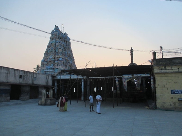 രണ്ട് ഏക്കറിനുള്ളിലെ ക്ഷേത്രം