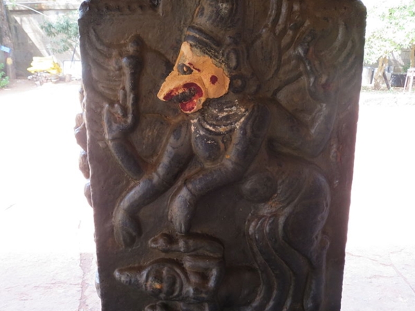 ക്ഷേത്രച്ചുവരുകള്