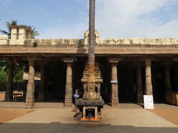 ക്ഷേത്രത്തിലെ ദൈവങ്ങള്