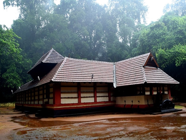 മൂന്ന് ഭാവങ്ങളുള്ള ദേവി