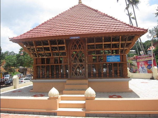 ക്ഷേത്രമാതൃകയിലെ പള്ളി