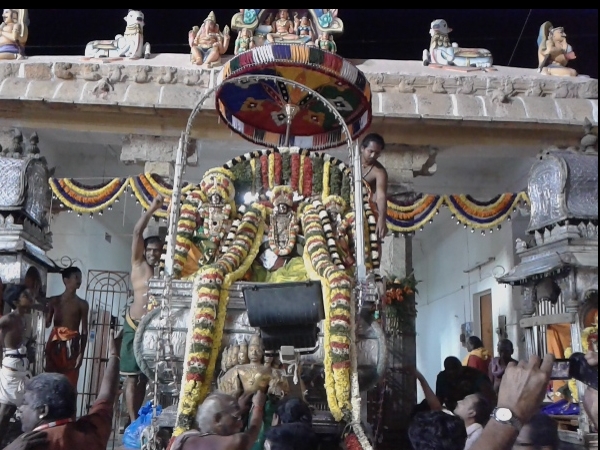 വിശ്വാസികളും ചരിത്രകാരന്മാരും