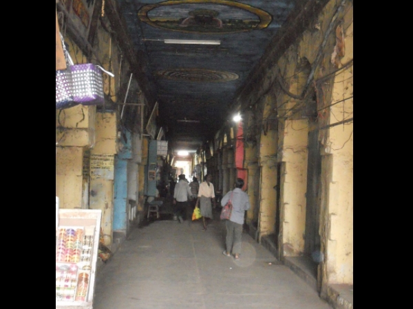 ക്ഷേത്രത്തിനുള്ളില്