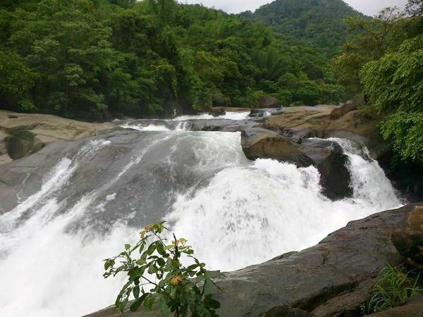 ആഢ്യൻപാറ വെള്ളച്ചാട്ടം