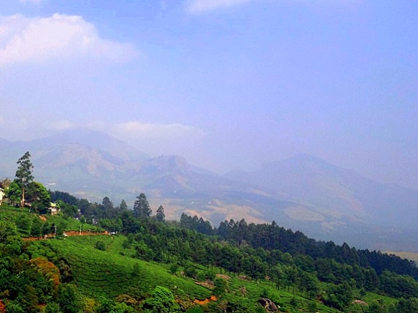 വെള്ളച്ചാട്ടങ്ങളും ജലാശയങ്ങളും