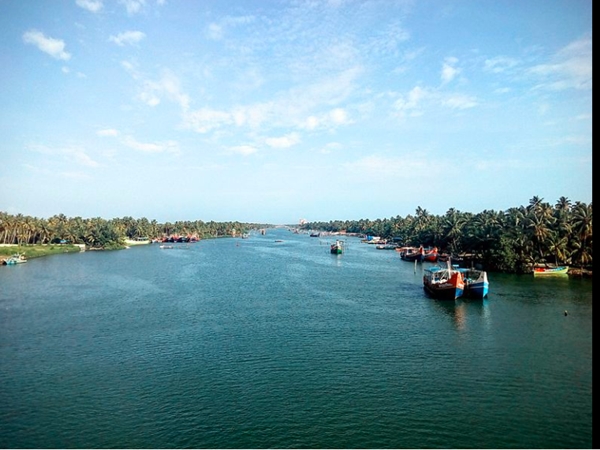 കായലോര പട്ടണം