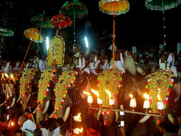 പെരുവനം പൂരത്തിനെത്തുന്ന ദേവന്മാരുടെ എഴുന്നള്ളത്ത്