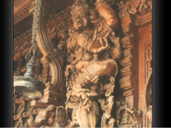 അപൂര്വ്വ ദാരുശില്പങ്ങള്