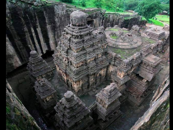മുകളില് നിന്നു താഴേക്കുള്ള നിര്മ്മാണം