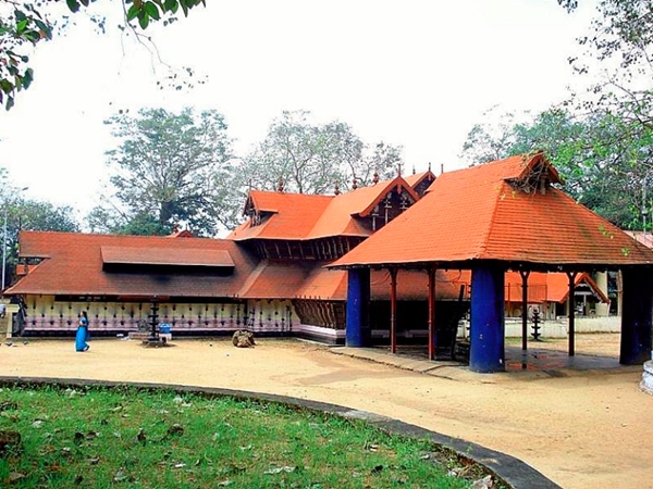 കൊടുങ്ങല്ലൂര് ഭഗവതിയും പഴയന്നൂര് ഭഗവതിയും