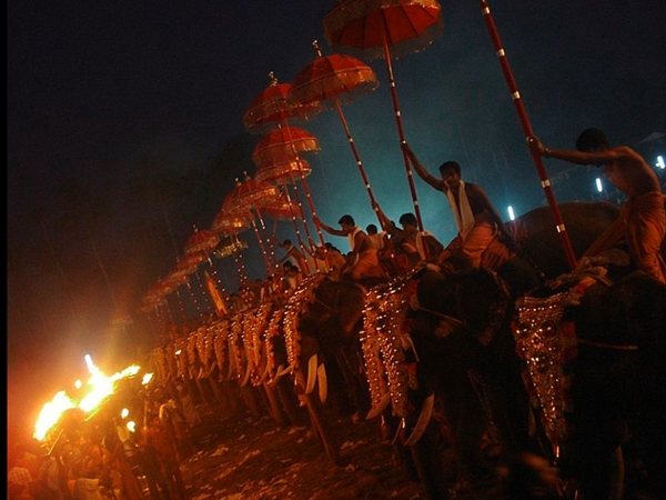 അര്ധരാത്രിയിലെ കൂട്ടിയെഴുന്നള്ളിപ്പ്