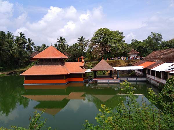 അനന്തപുര തടാക ക്ഷേത്രം