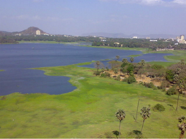 പോവ്വായ് തടാകം