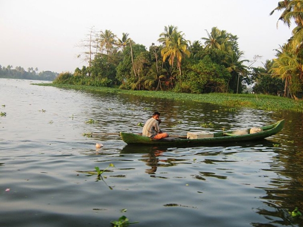 കായല് കാഴ്ചകള്