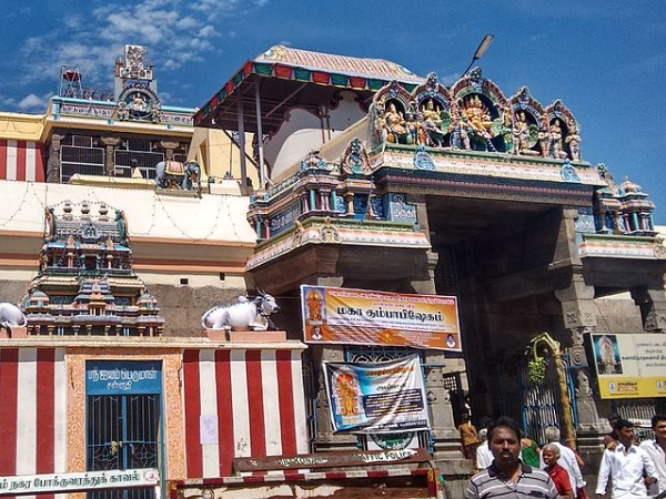 കൃത്രിമ മലയിലെ ക്ഷേത്രം