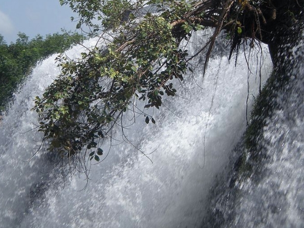 തിര്പ്പറപ്പു വെള്ളച്ചാട്ടം