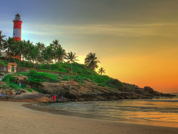 സാഹസികതയ്ക്ക് കോവളം ബീച്ച്