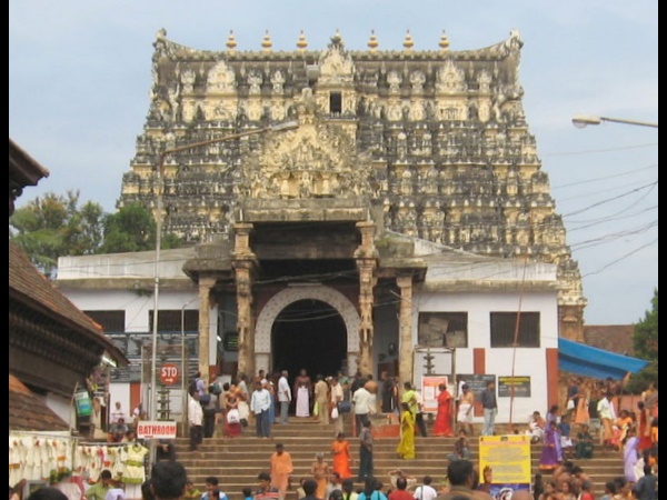 ക്ഷേത്രത്തിനുള്ളിലെ തിരുവിതാംകൂർ രാജാക്കൻമാരുടെ കിരീടം