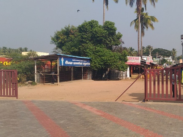 തിരിഞ്ഞു നടക്കുമ്പോൾ