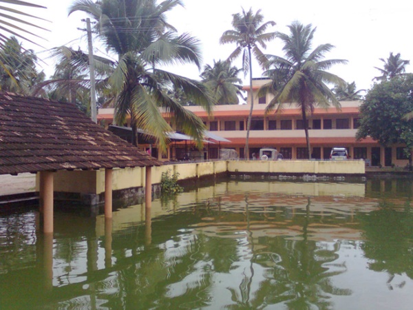 ഭൂനിരപ്പിൽ നിന്നും താഴെയുള്ള ശ്രീകോവിൽ