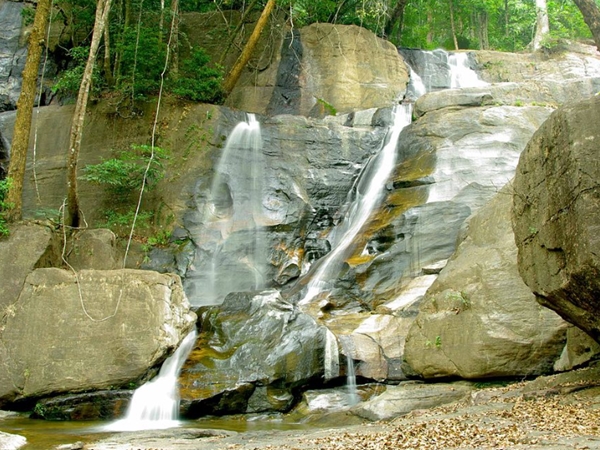 വാഴ്വന്തോള് വെള്ളച്ചാട്ടം
