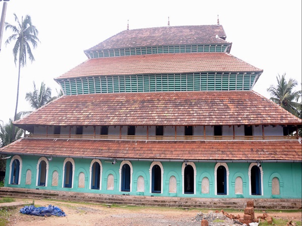 അക്രമത്തിന്റെ ശേഷിപ്പുകൾ