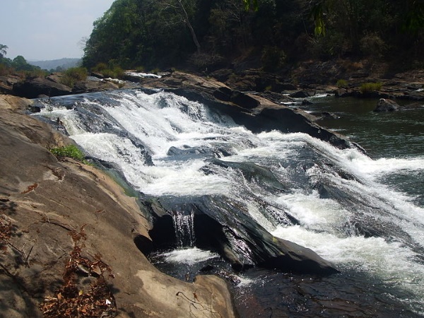വാഴച്ചൽ വെള്ളച്ചാട്ടം