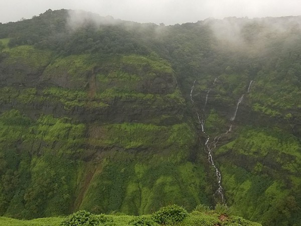 വാഹനങ്ങൾക്ക് ഇവിടെ പ്രവേശനമില്ല