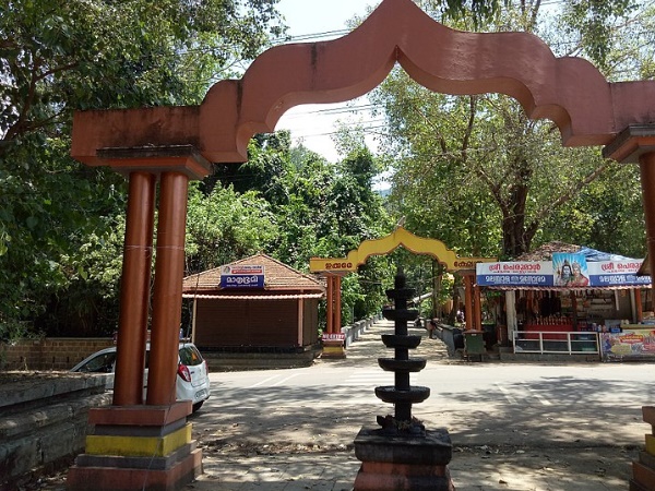 വീരഭദ്രൻ തടസ്സപ്പെടുത്തിയ യാഗം