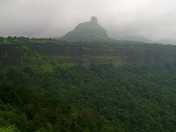 കോട്ടപോലെ അല്ല..വിളക്കുമാടം പോലെ